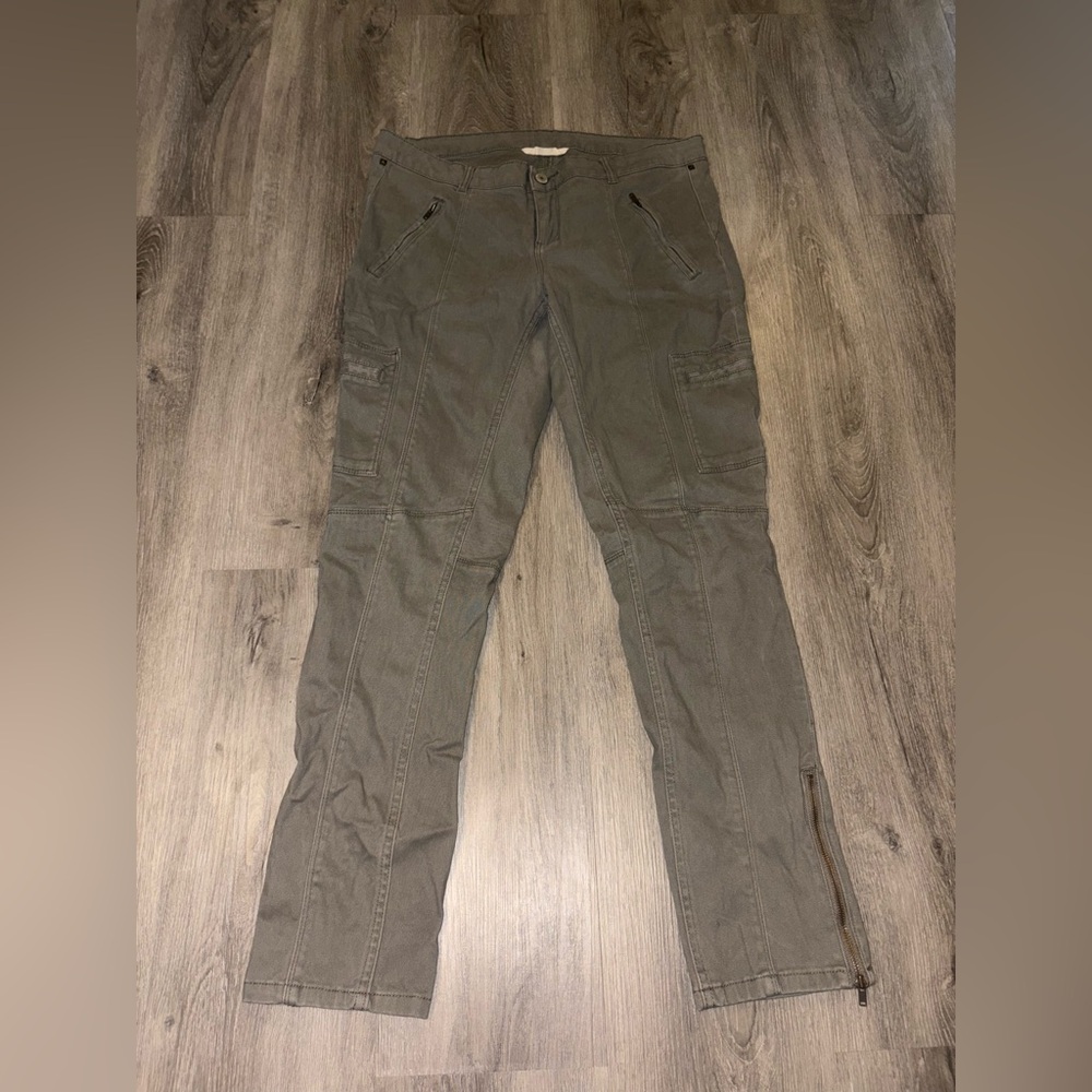Denver Hayes • Green Cargo Pants